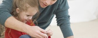 Прості способи навчити дитину завязувати шнурки
